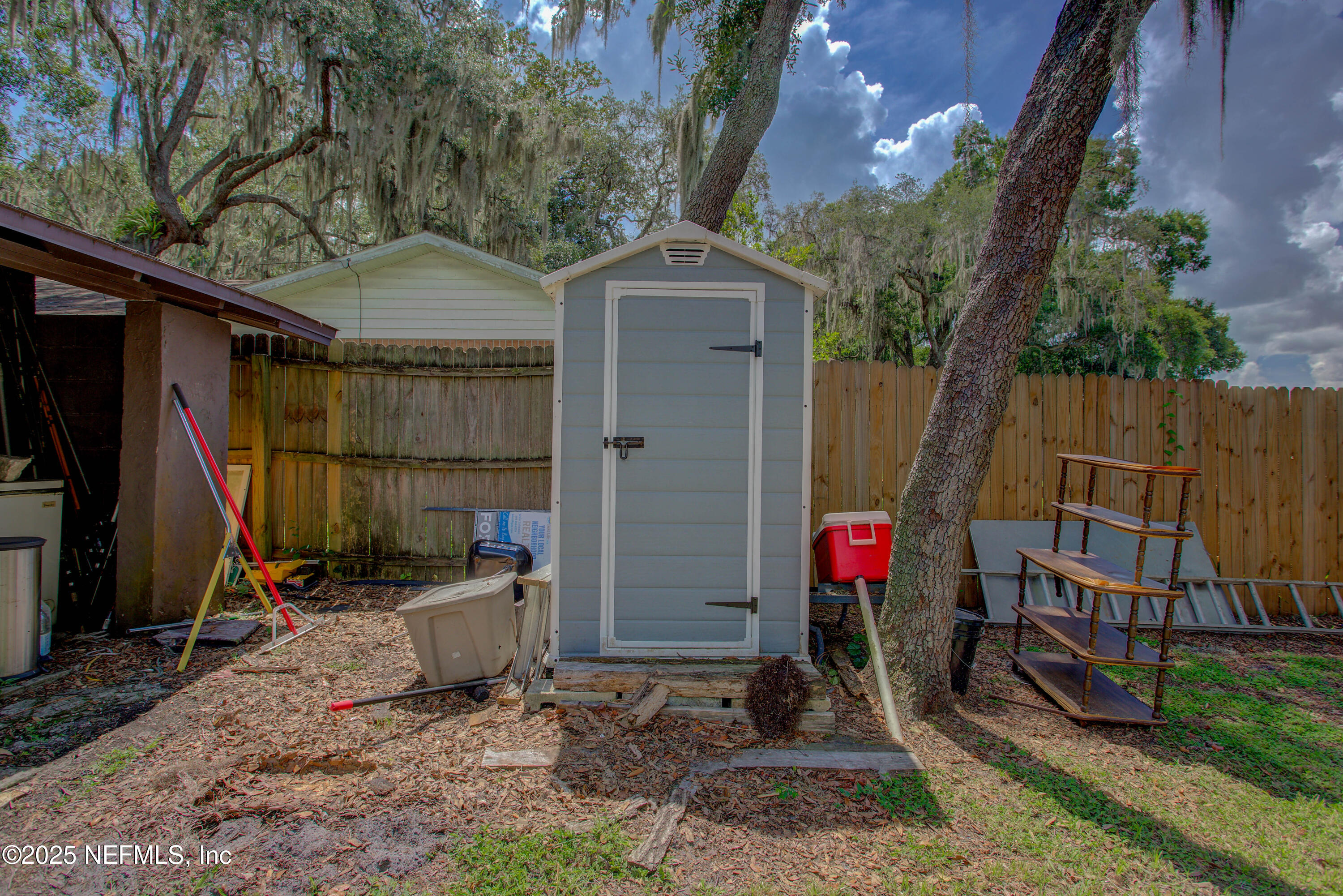 7861 State Road 21 Keystone Heights, FL 32656 - Photo 38 of 51 a view of a house with backyard and a tree