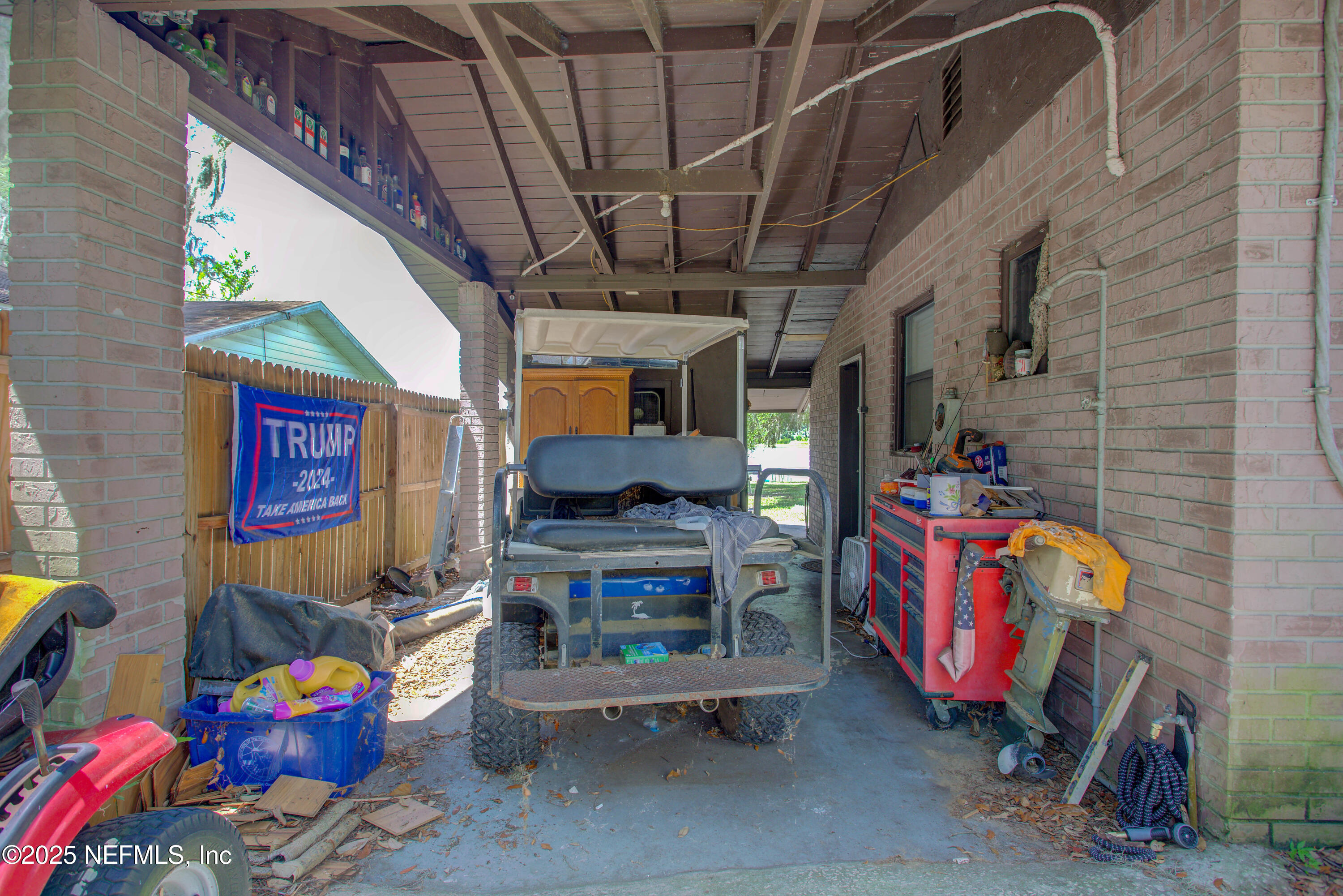 7861 State Road 21 Keystone Heights, FL 32656 - Photo 7 of 51 a living room with furniture gym equipment and a chandelier