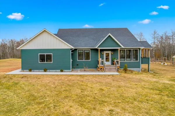 $625,000 | 47575 River Road, Harris, MN 55032