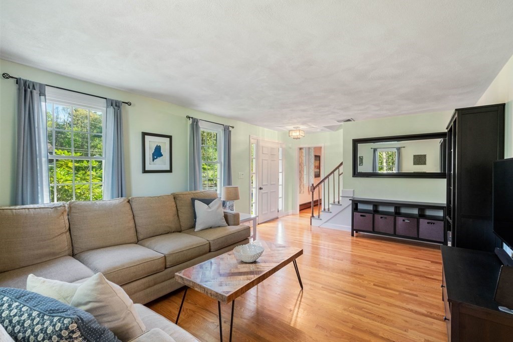 16 Ridge Road Walpole, MA 02081 - Photo 3 of 37 Gallery Image 3