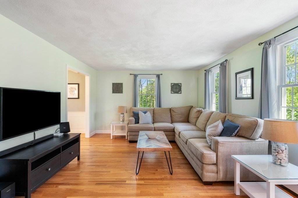 16 Ridge Road Walpole, MA 02081 - Photo 4 of 37 Gallery Image 4