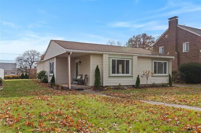 a view of a house with a yard