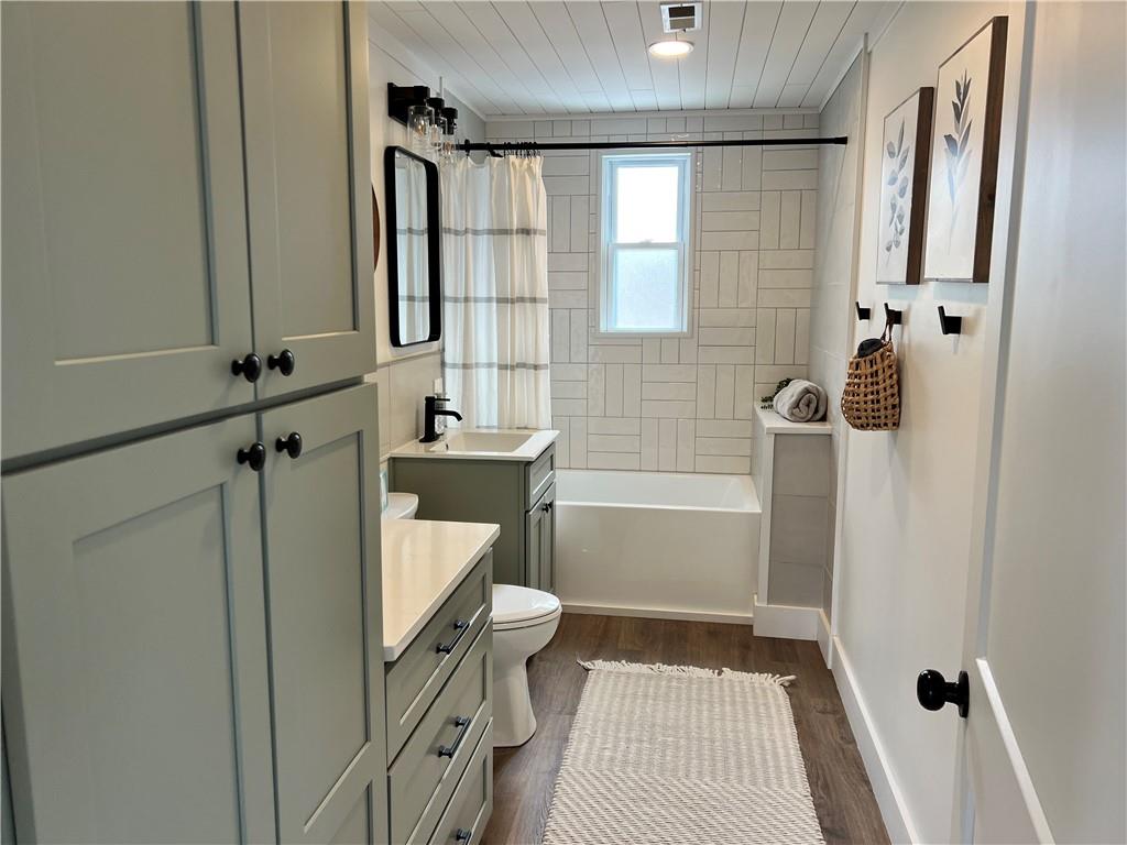 1006 Edgewood Road New Kensington, PA 15068 - Photo 21 of 47 a bathroom with a sink a mirror and a bathtub