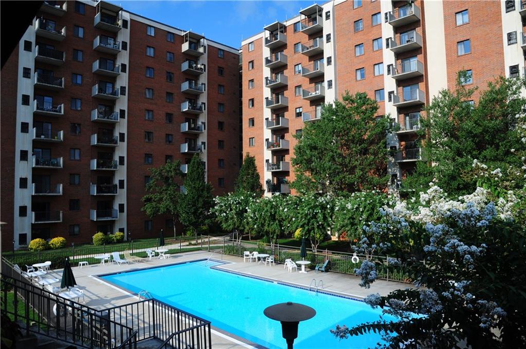 300 Johnson Ferry Road, Unit B404 Sandy Springs, GA 30328 - Photo 1 of 1 Court yard and Pool area