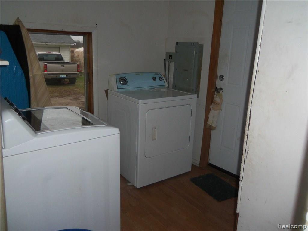 2014 Castle Road North Branch, MI 48461 - Photo 9 of 24 006.jpg