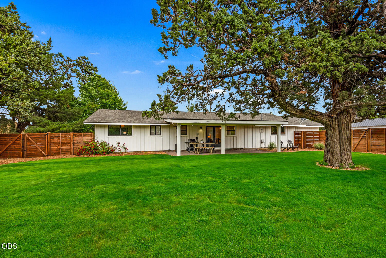 1971 Southwest 23rd Street Redmond, OR 97756 - Photo 38 of 47