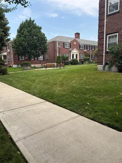 $1,850 | 69-27 215th Street | Oakland Gardens