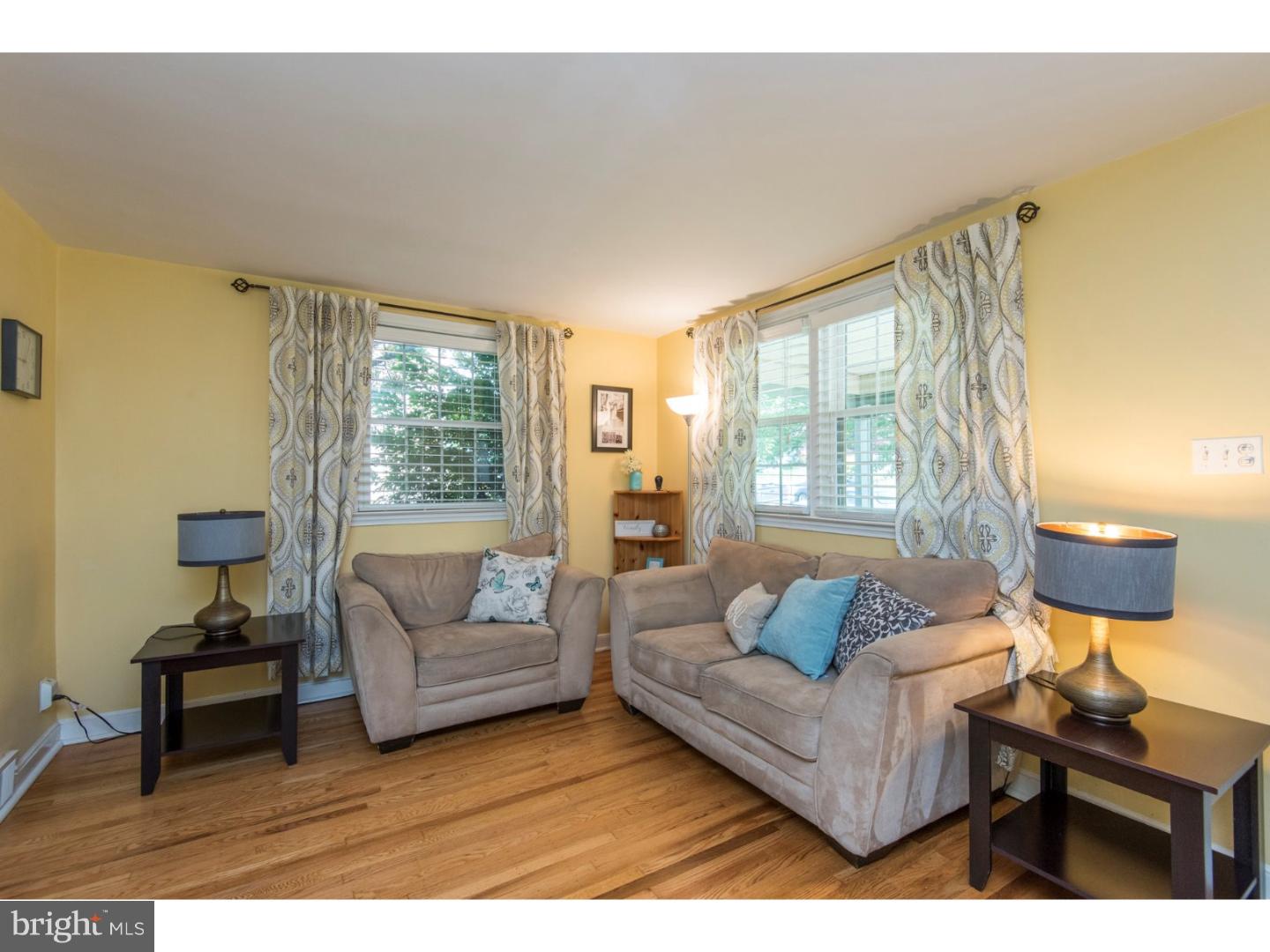 124 Signal Road Drexel Hill, PA 19026 - Photo 4 of 24 Living Room
