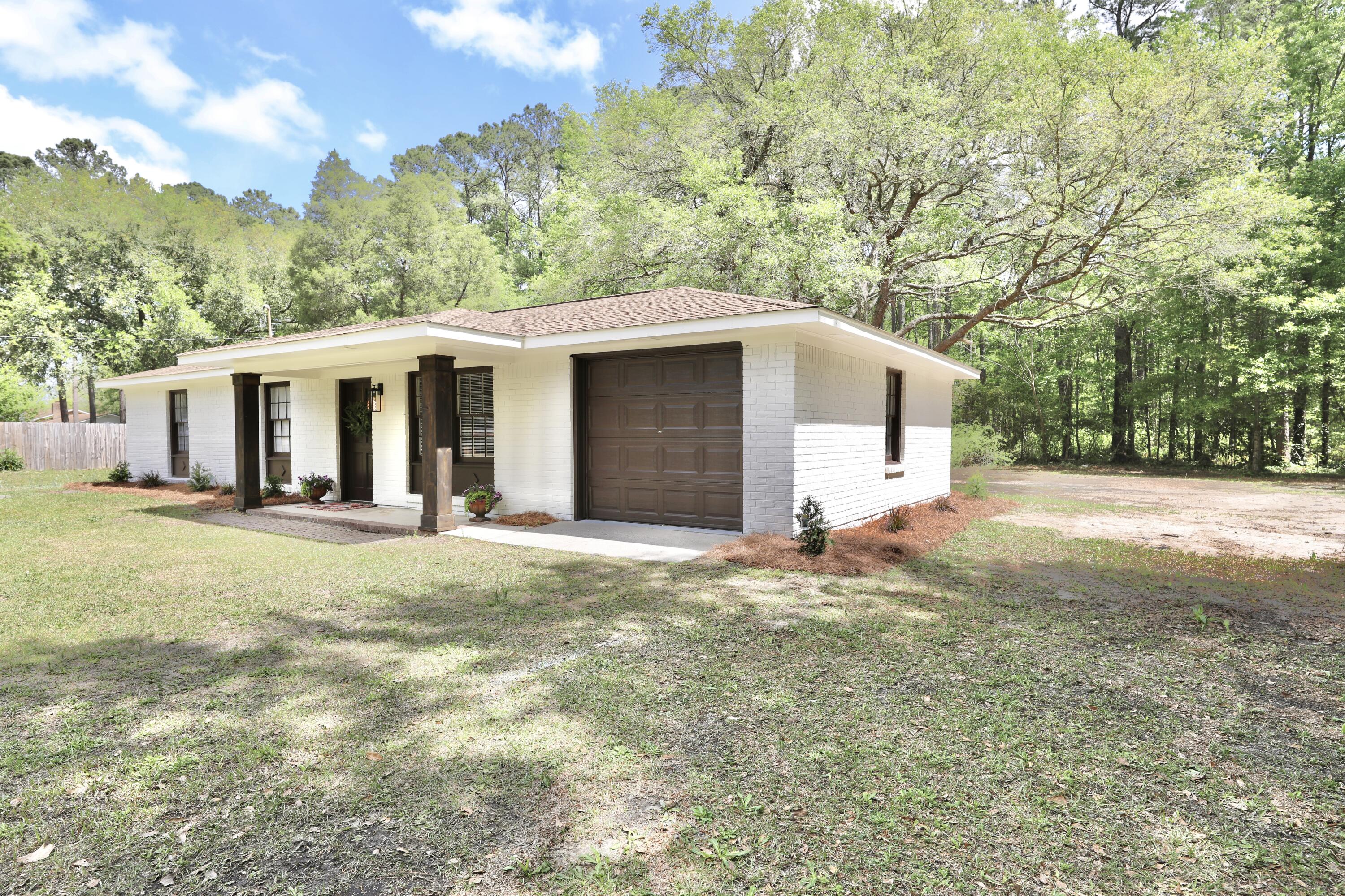 1376 Old Whitesville Road Moncks Corner, SC 29461 - Photo 4 of 27 2BAADD93-9068-4D6E-B548-5497F15AF2D9_1_2