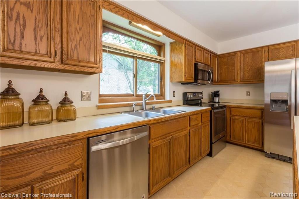 19 Sugar Pine Road Rochester Hills, MI 48309 - Photo 15 of 35