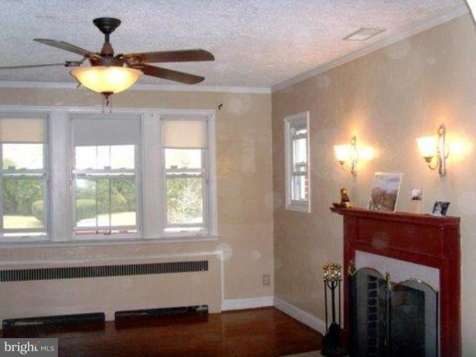 3504 White Chapel Road Baltimore, MD 21215 - Photo 6 of 15 Living Room