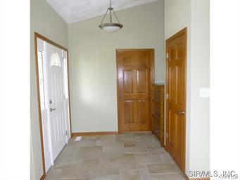 733 Ridge Road Waterloo, IL 62298 - Photo 2 of 19