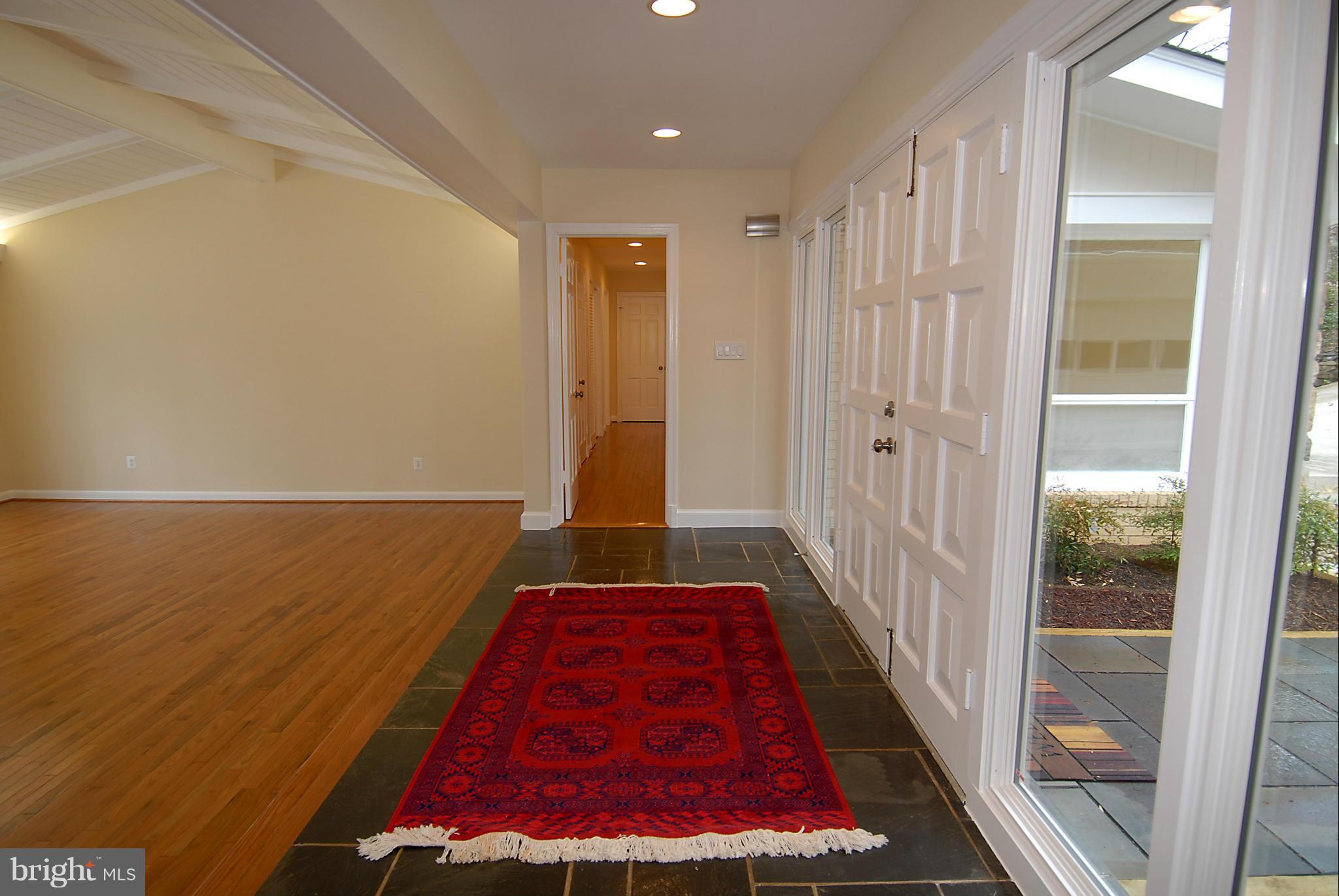 17919 Pond Road Ashton, MD 20861 - Photo 3 of 30 FOYER