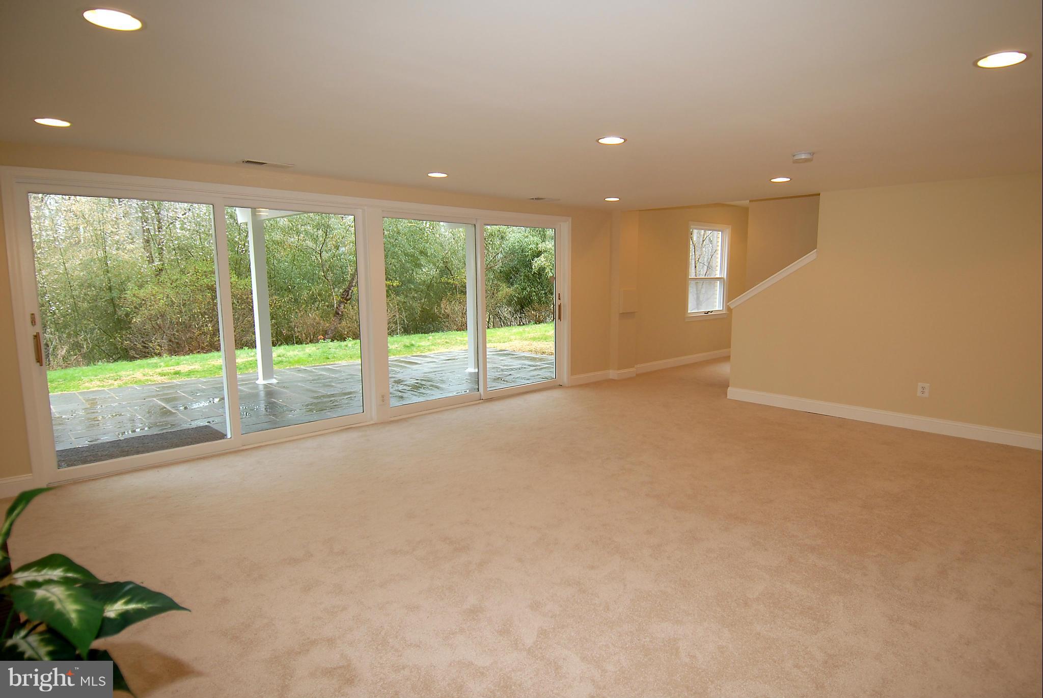 17919 Pond Road Ashton, MD 20861 - Photo 21 of 30 Family Room