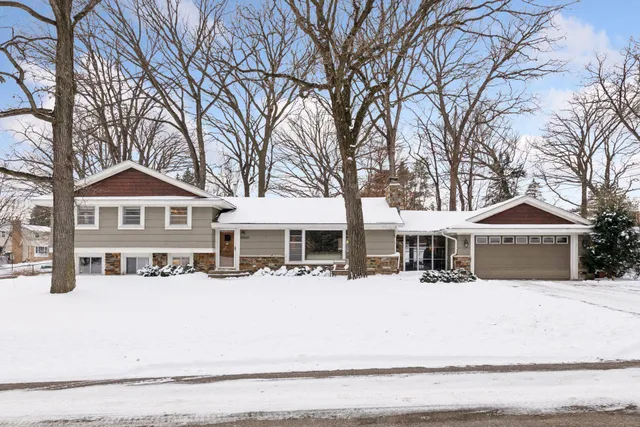 $519,900 | 16600 Canterbury Drive, Minnetonka, MN 55345