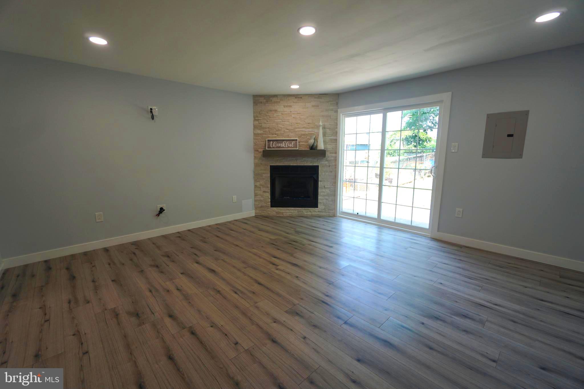 3213 Fairdale Road Philadelphia, PA 19154 - Photo 19 of 46 Family room with sliders to backyard