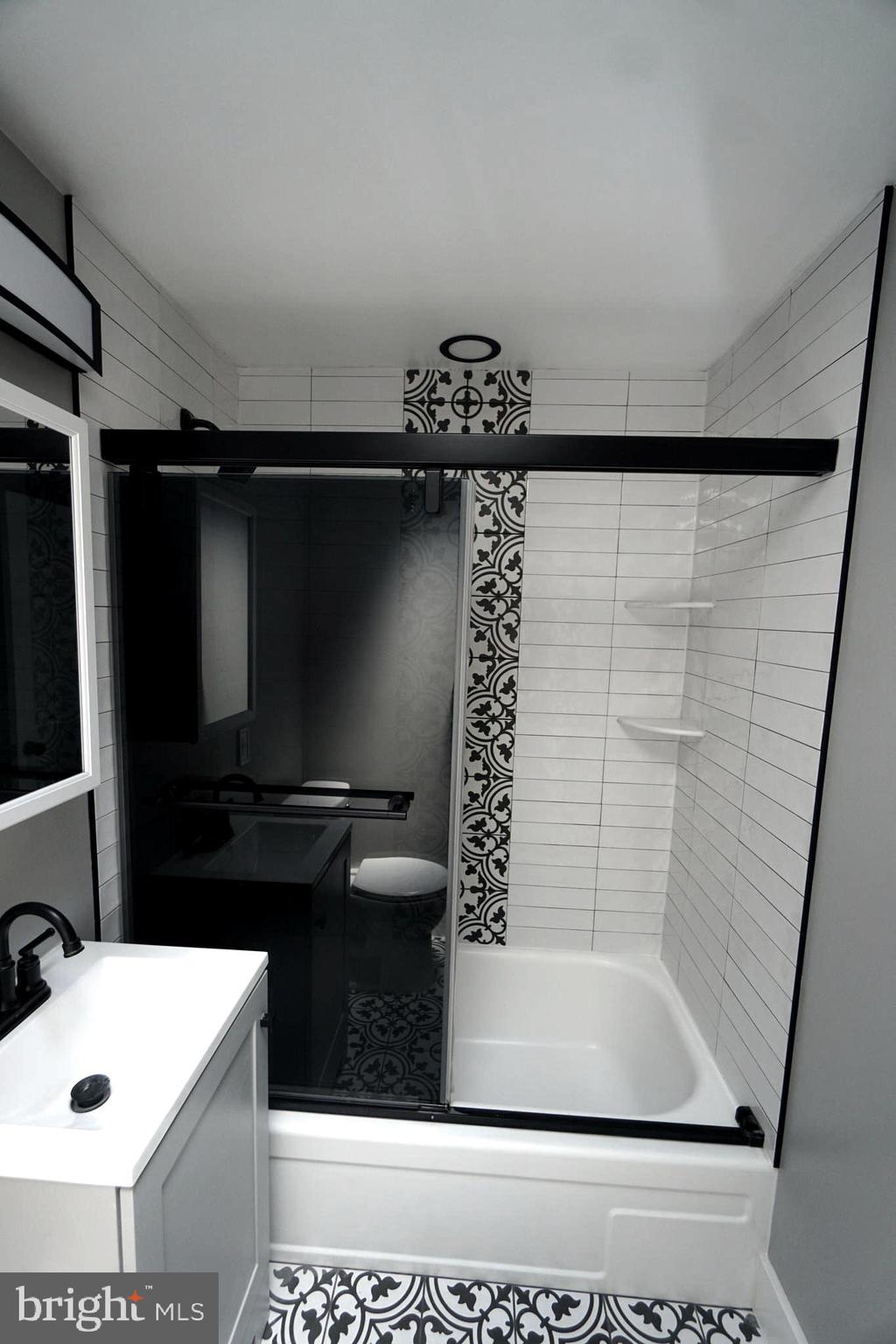 3213 Fairdale Road Philadelphia, PA 19154 - Photo 24 of 46 2nd floor full bathroom