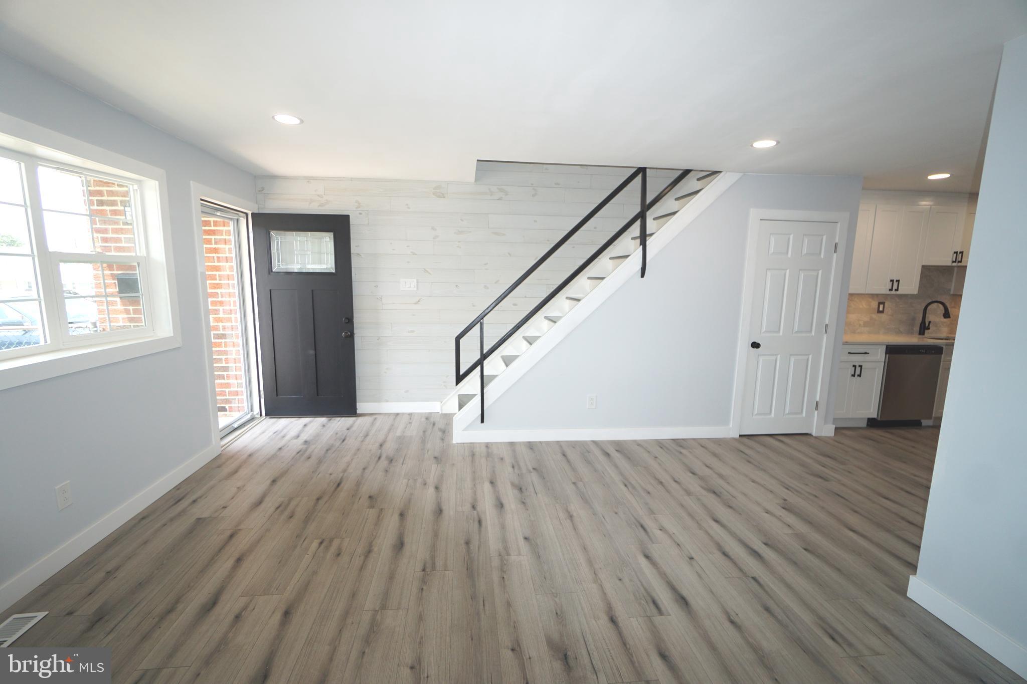 3213 Fairdale Road Philadelphia, PA 19154 - Photo 4 of 46 Living room