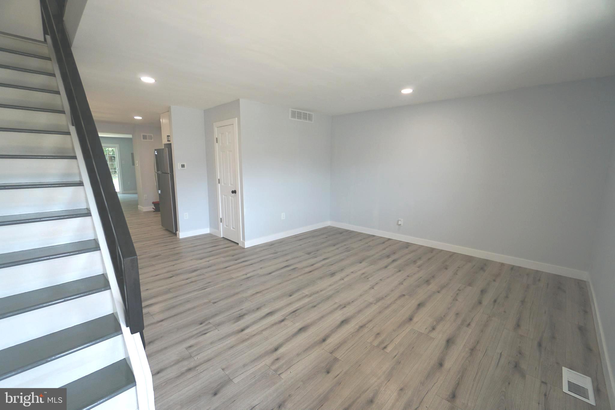 3213 Fairdale Road Philadelphia, PA 19154 - Photo 6 of 46 Living room