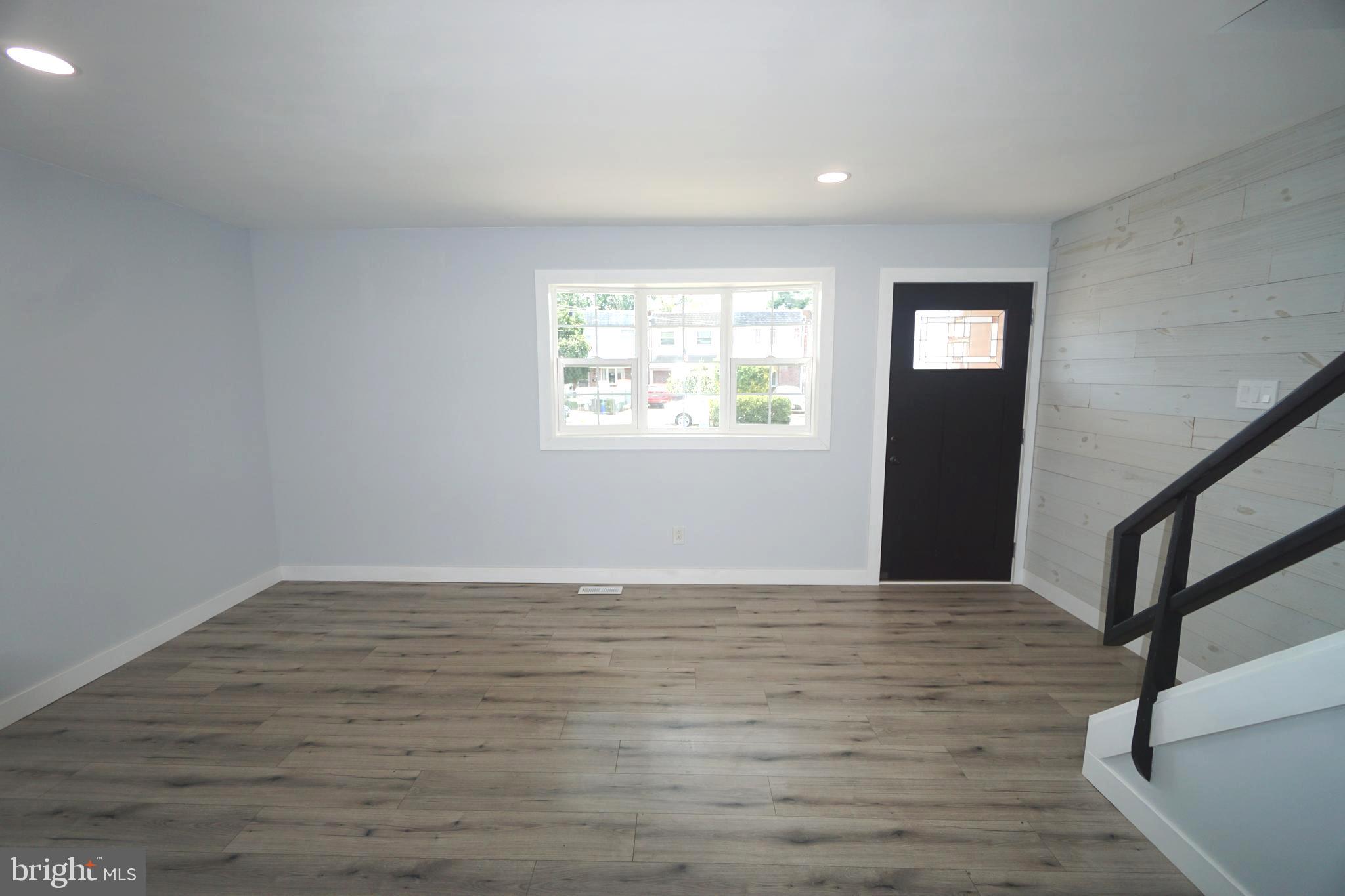 3213 Fairdale Road Philadelphia, PA 19154 - Photo 9 of 46 Living room