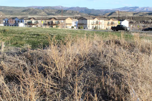 a view of houses with a lake view