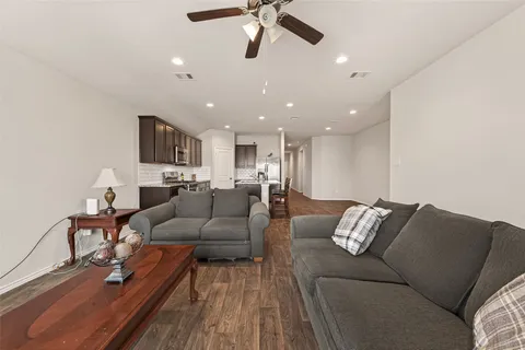 $269,900 | 831 Petunia Falls Lane, Rosharon, TX 77583