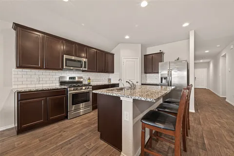 $269,900 | 831 Petunia Falls Lane, Rosharon, TX 77583