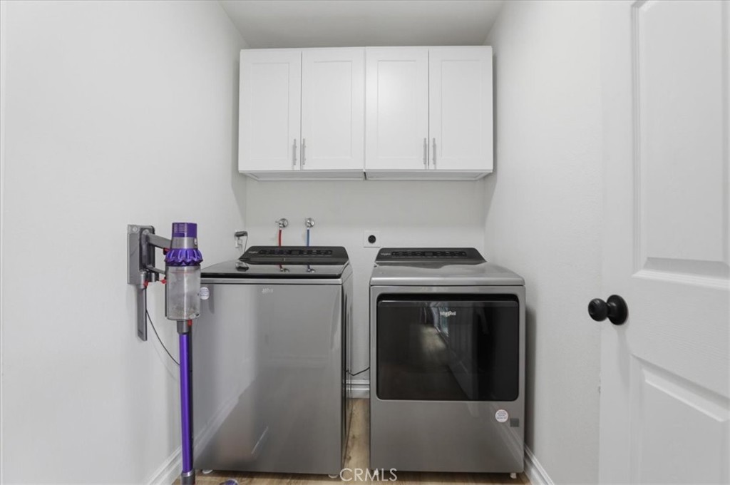 2272 El Capitan Drive Riverside, CA 92506 - Photo 27 of 33 Laundry room