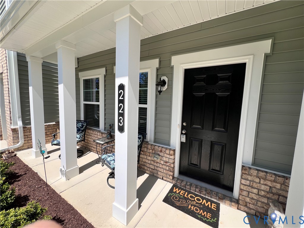 223 Whiteside Road Sandston, VA 23150 - Photo 3 of 22 Front exterior featuring a covered porch with whit