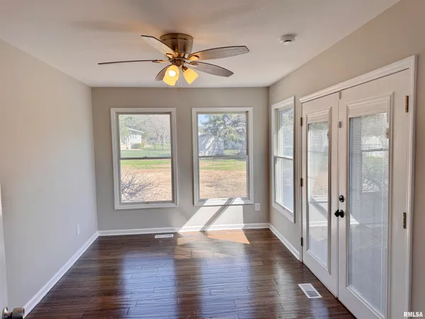 $425,500 | 1118 Wedgewood Court, Decatur, IL 62526