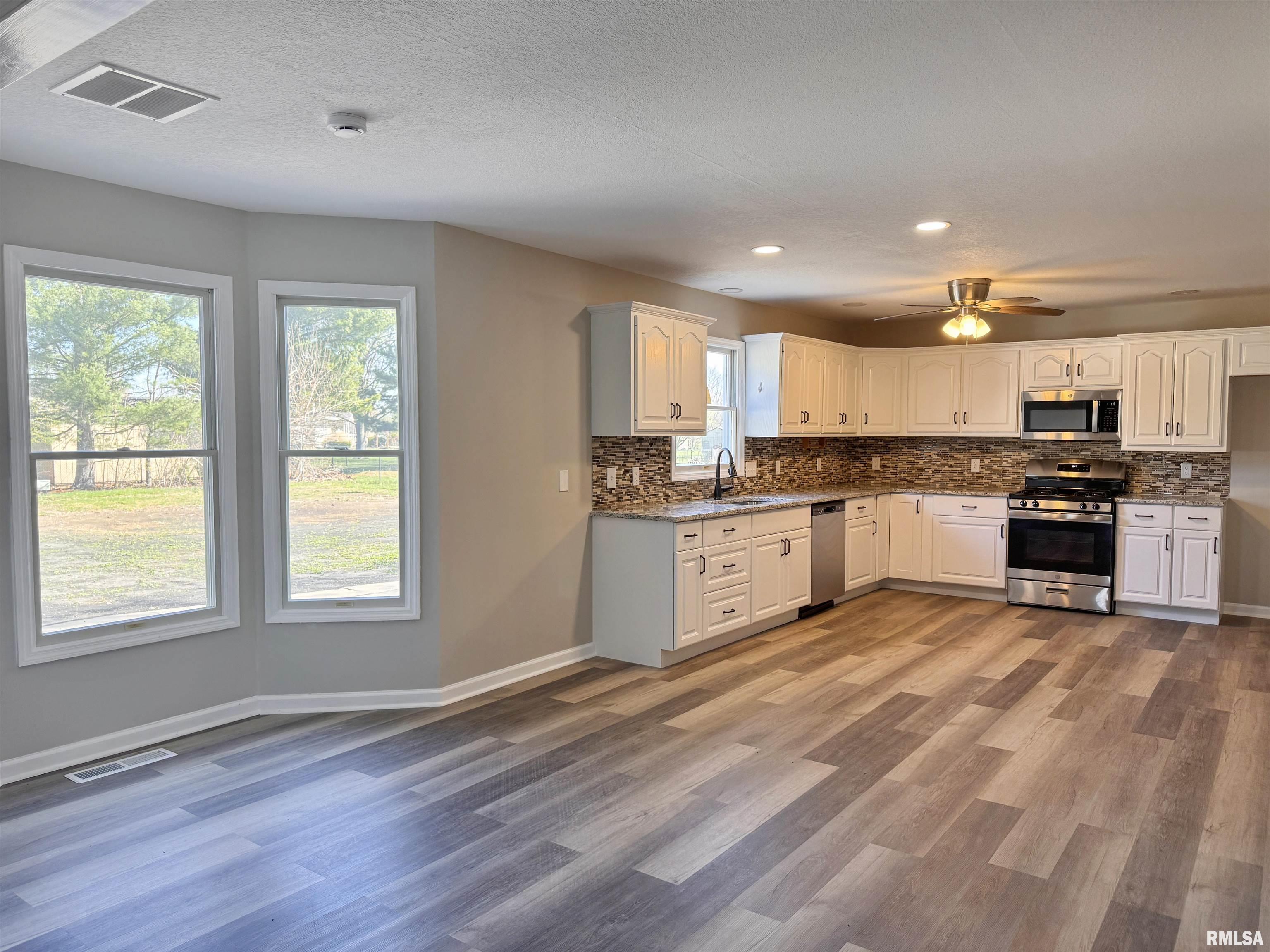 1118 Wedgewood Court Decatur, IL 62526 - Photo 13 of 23