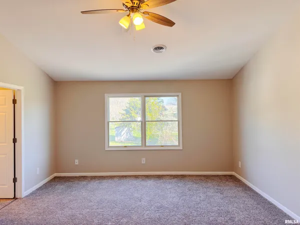 $425,500 | 1118 Wedgewood Court, Decatur, IL 62526