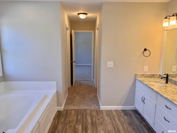 $425,500 | 1118 Wedgewood Court, Decatur, IL 62526