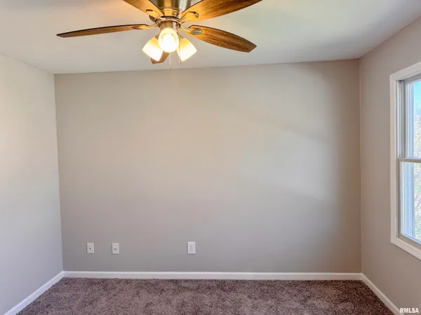 $425,500 | 1118 Wedgewood Court, Decatur, IL 62526