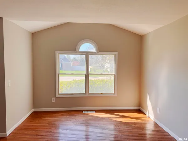 $425,500 | 1118 Wedgewood Court, Decatur, IL 62526