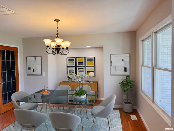 $425,500 | 1118 Wedgewood Court, Decatur, IL 62526