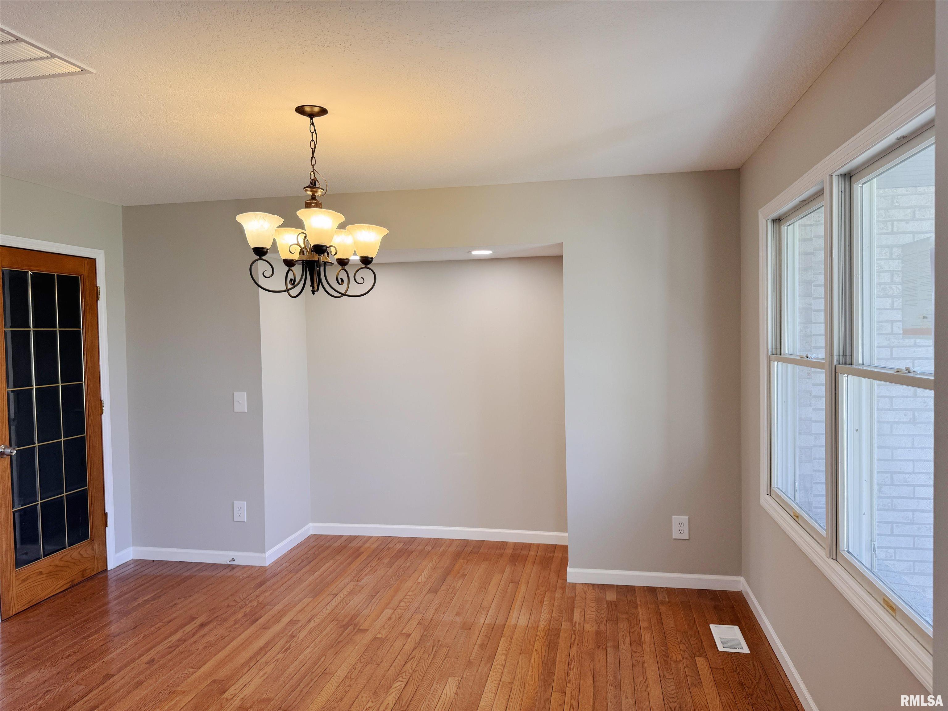 1118 Wedgewood Court Decatur, IL 62526 - Photo 6 of 23