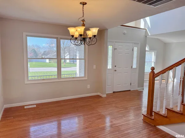 $425,500 | 1118 Wedgewood Court, Decatur, IL 62526