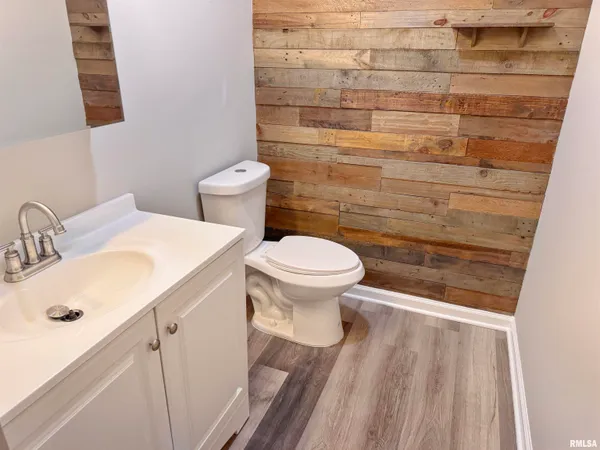 $425,500 | 1118 Wedgewood Court, Decatur, IL 62526