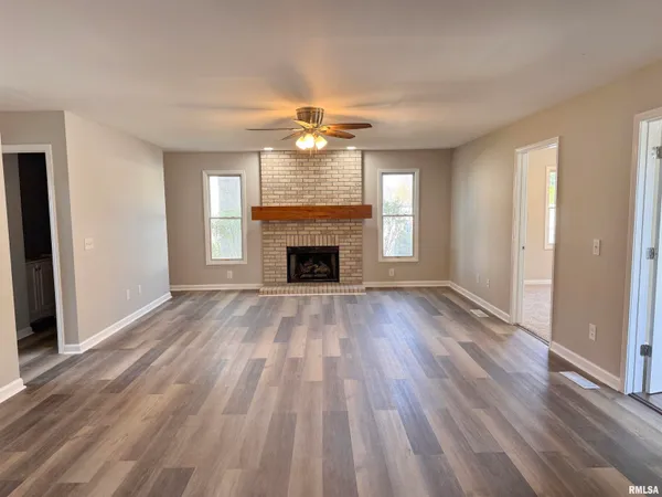 $425,500 | 1118 Wedgewood Court, Decatur, IL 62526