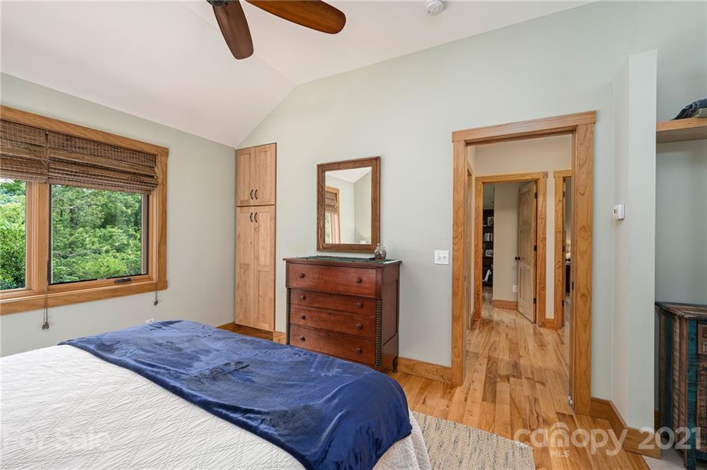 43 Pinecroft Road Asheville, NC 28804 - Photo 13 of 32 Gallery Image 13