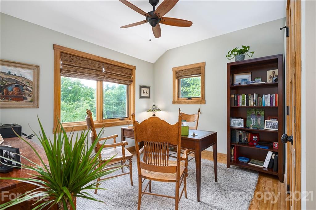 43 Pinecroft Road Asheville, NC 28804 - Photo 17 of 32 Gallery Image 17