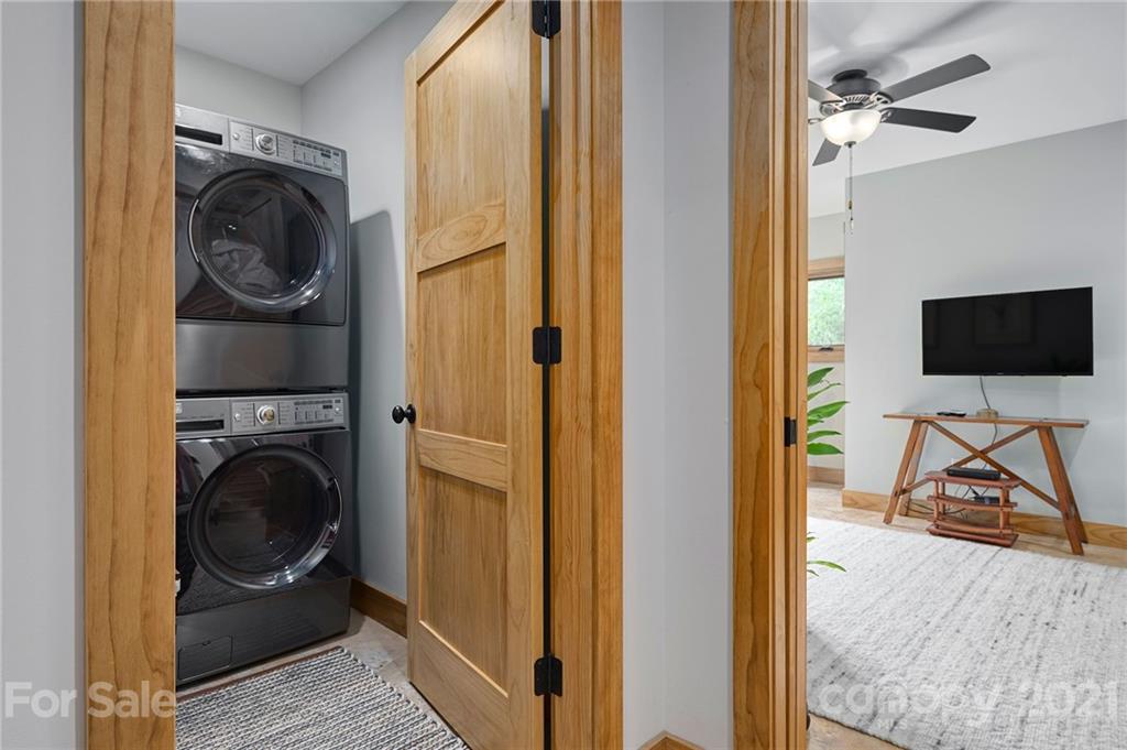 43 Pinecroft Road Asheville, NC 28804 - Photo 19 of 32 Gallery Image 19