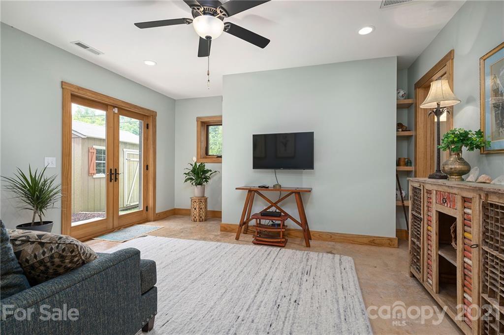 43 Pinecroft Road Asheville, NC 28804 - Photo 20 of 32 Gallery Image 20