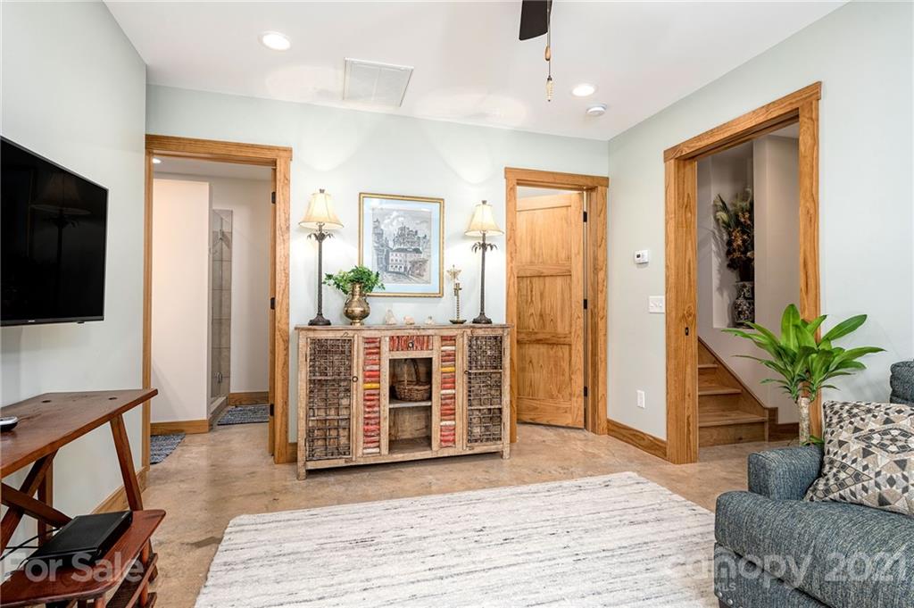 43 Pinecroft Road Asheville, NC 28804 - Photo 21 of 32 Gallery Image 21