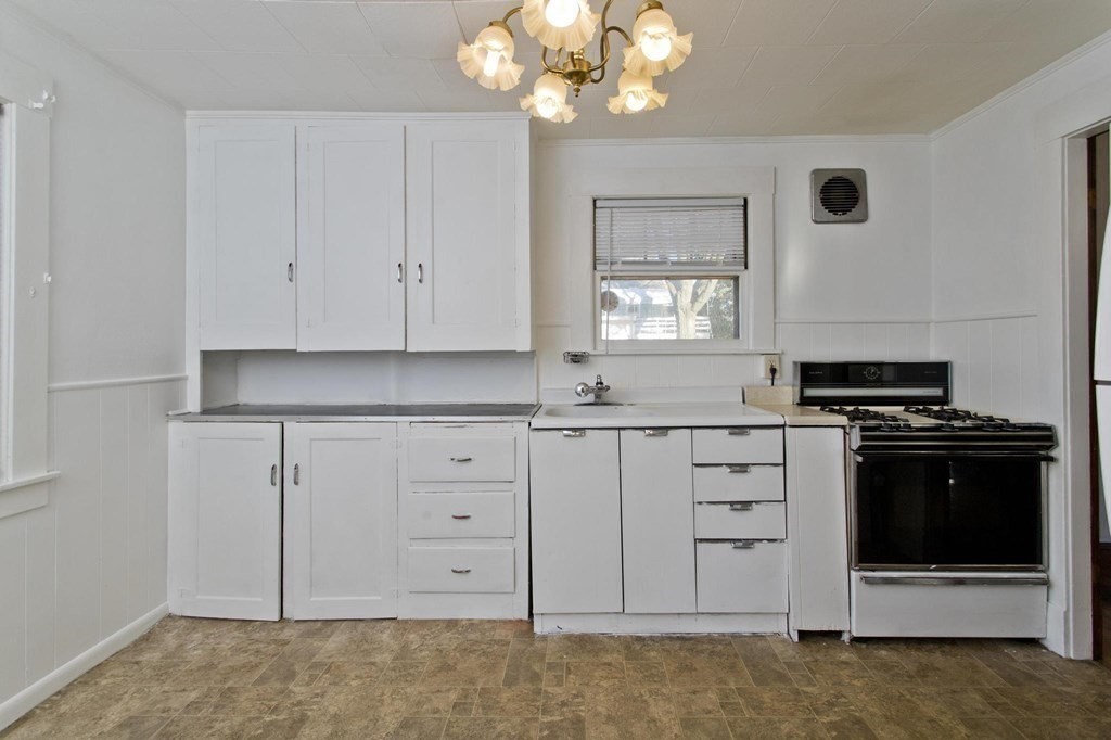 1003 Allen Street Springfield, MA 01118 - Photo 6 of 25