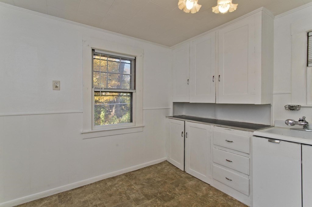 1003 Allen Street Springfield, MA 01118 - Photo 7 of 25