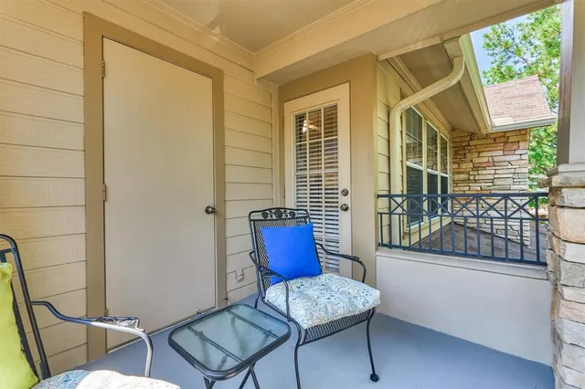 $2,295 | 87 Woodlily Place, The Woodlands, TX 77382