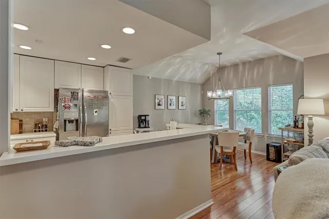 $2,295 | 87 Woodlily Place, The Woodlands, TX 77382