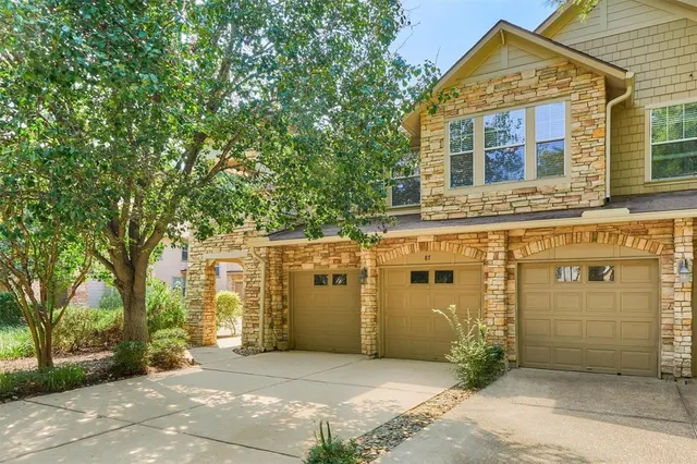 $2,295 | 87 Woodlily Place, The Woodlands, TX 77382
